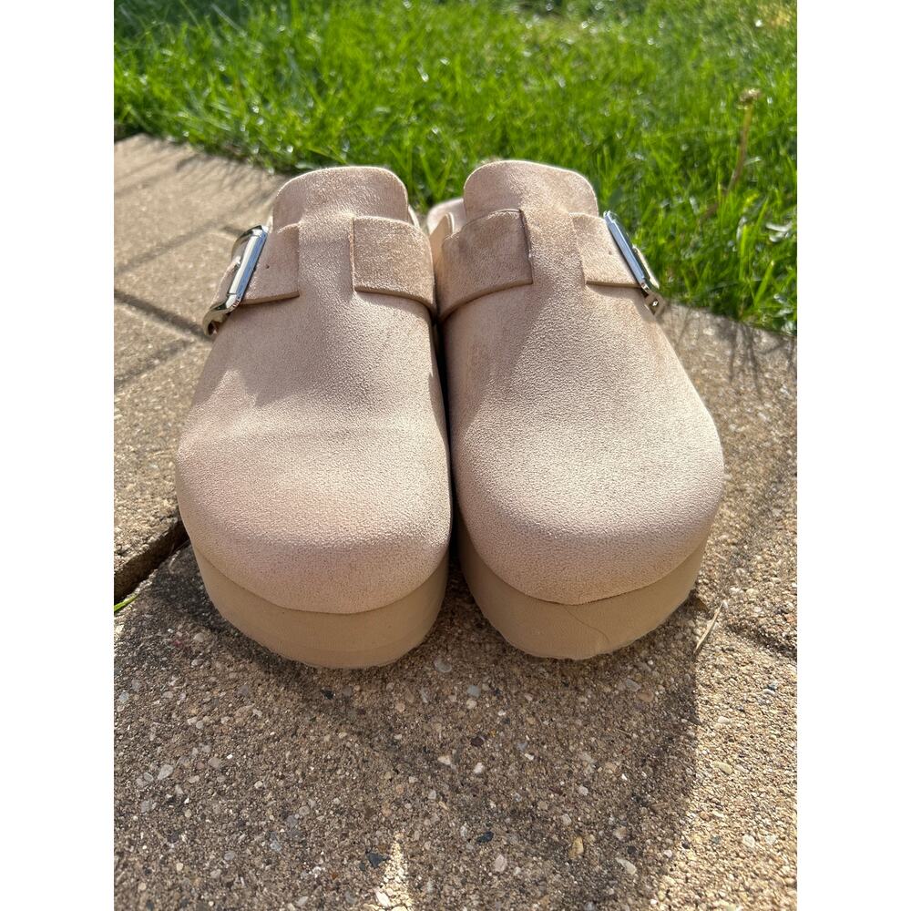 Madden NYC Women's Buckle Platform Clogs in Sand. NWOB. Size 8 - Picture 4 of 7